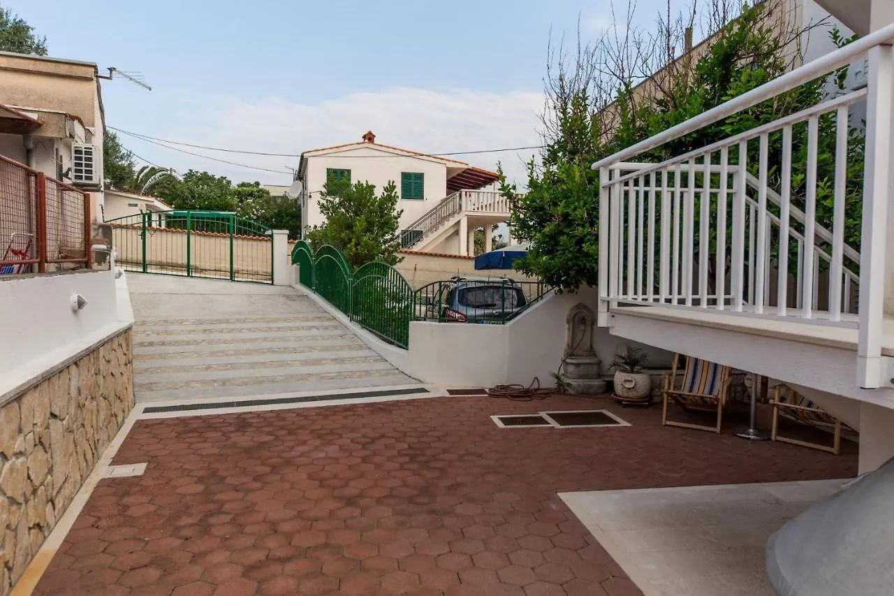 بيت ضيافة Luxury Beachfront Apartments Matista تروغير