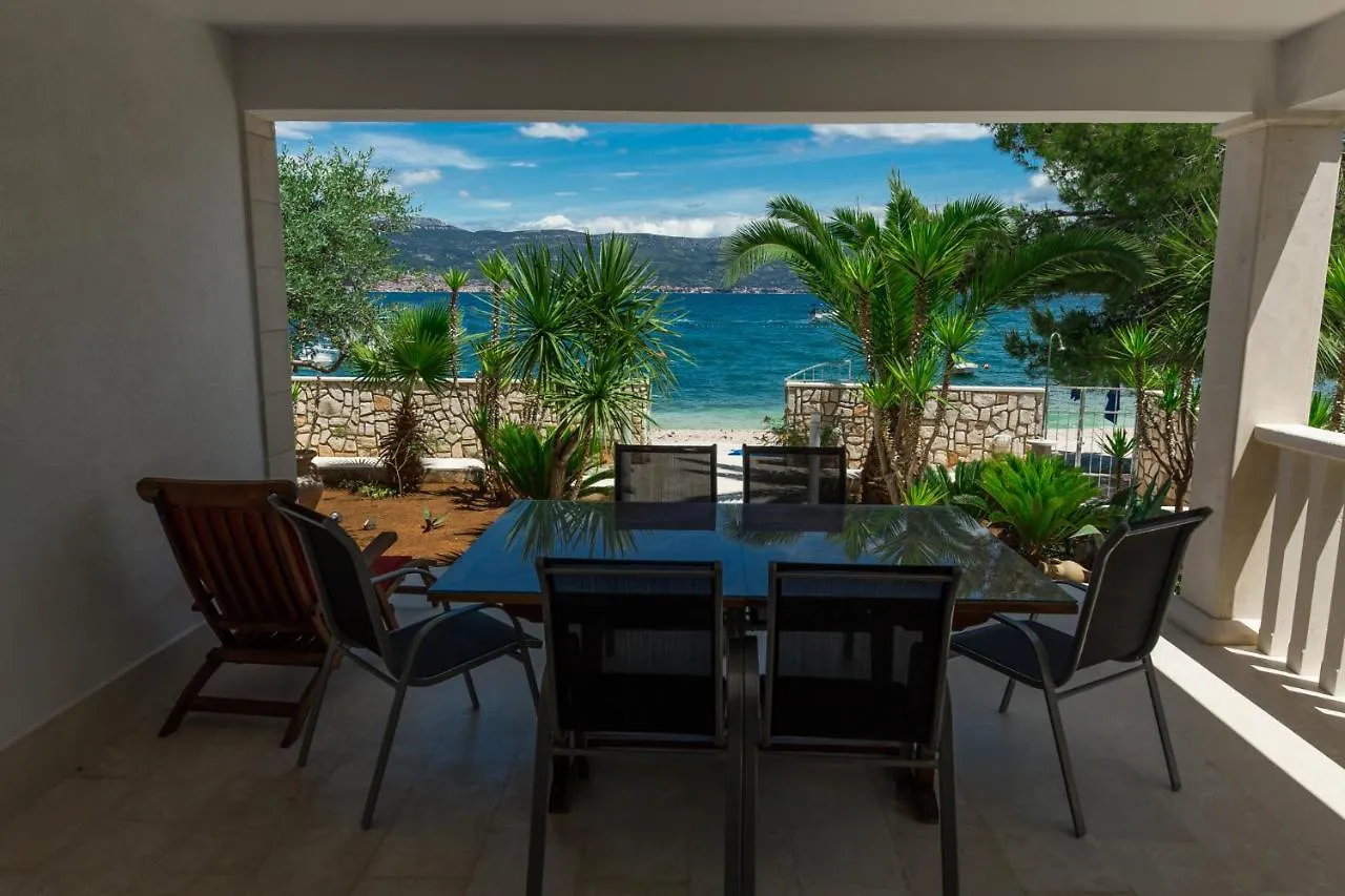 Guest house Luxury Beachfront Apartments Matista Trogir