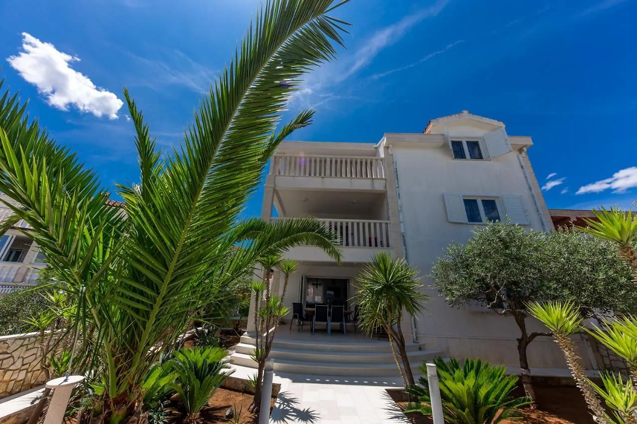 Luxury Beachfront Apartments Matista Trogir 0*,